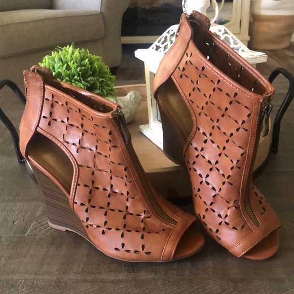 Bumper Shoes - EUC BUMPER Laser Cut Wedge